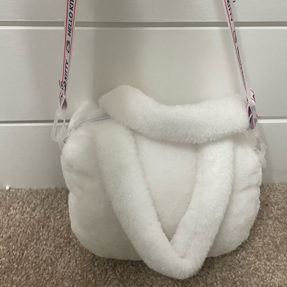 Hello kitty cross body bag!!! ❤️Brand new!!! - Picture 2 of 2